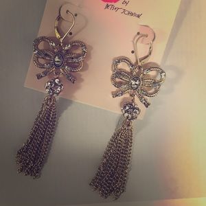 Pair of luv Betsey Johnson drop earring